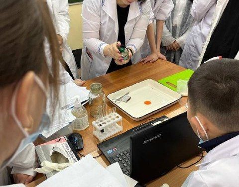 С. П.Данилов аатынан орто оскуола оҕону оскуолаҕа үөрэнэр сылларыгар инникитин талыахтаах идэтигэр эрдэттэн билиһиннэрэр, сыһыарар инниттэн (профориентационнай) сыал-сорук туруоран былааннаахтык үлэлиир
