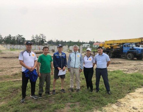 Осмотр стройплощадки школы на 150 мест в с. Бясь-Кюель. Осмотр стройплощадки школы на 150 мест в с. Бясь-Кюель.