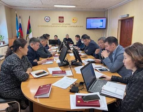 Нэһилиэктэр баһылыктарын кытары көрсүү