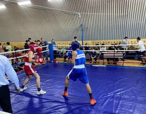 Орто-Суртка оскуола оҕолоругар боксаҕа республиканскай турнир түмүктэннэ
