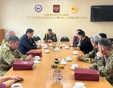 Бойобуой дьайыыга кыттыбыт бэтэрээннэри, СВОҕа кыттар уолаттары кытары көрүстүлэр